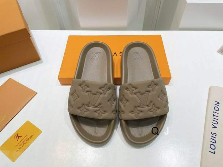 Picture of Louis Vuitton Slippers _SKULVsz35-45XJ0130347